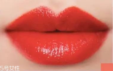 �����ʺ�ʲô��ɫ�ں죿������ɫ���԰�